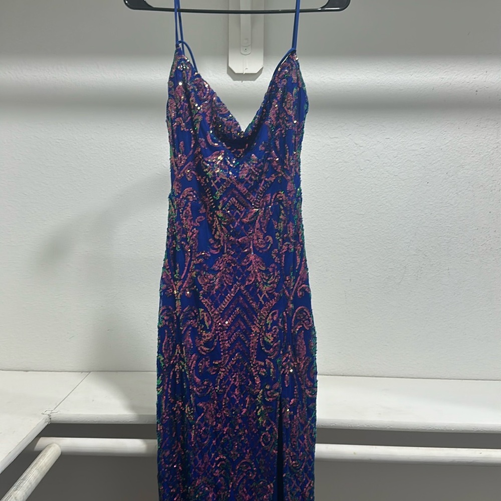 Small Windsor dress with a cross back 
Wore once